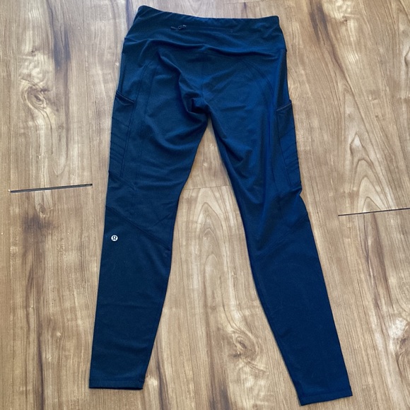 SOLD Lululemon mid rise leggings with side pockets - Picture 3 of 3